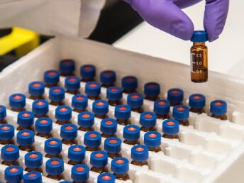 A tray that contains multiple biospecimen markers